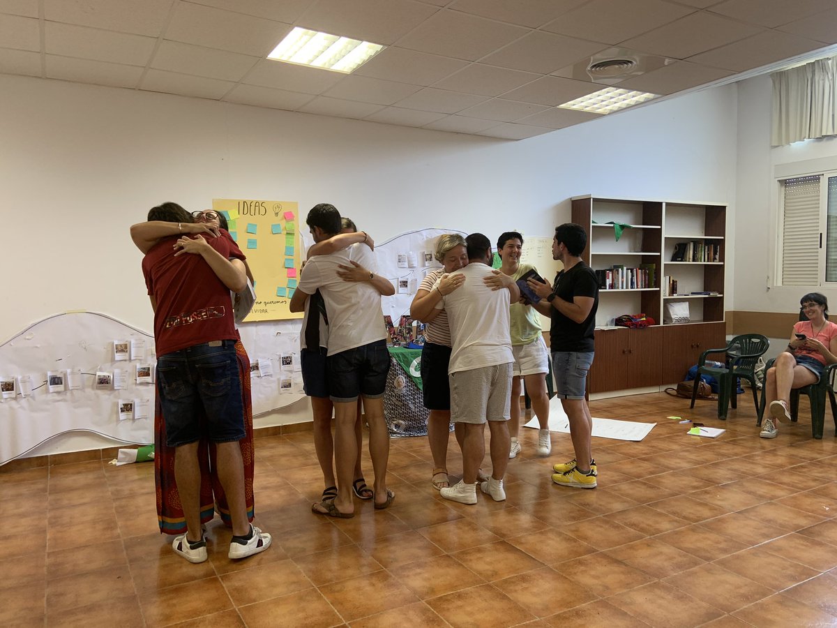 MCMEspana's tweet photo. Gracias al equipo saliente y entrante y al esfuerzo de todos estos años.
El Equipo Nuevo toma el testigo de seguir siento Consolación para el Mundo 🌍 
¡Seguimos acompañándonos en la oración por los próximos 4 años del MCM! 😊

#AsambleaMCM #FamiliaConsolación https://t.co/oIYXEYxQkZ