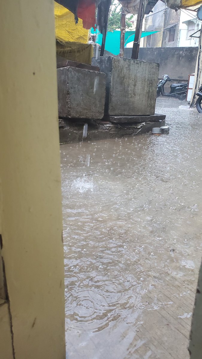 adarshagrawal's tweet photo. @city_udaipur The system is already failing. Rain is flooding up water right outside our house in Surajpole.  #UdaipurTruthFiles #smartcity #issues https://t.co/2dtRcvD9Ty