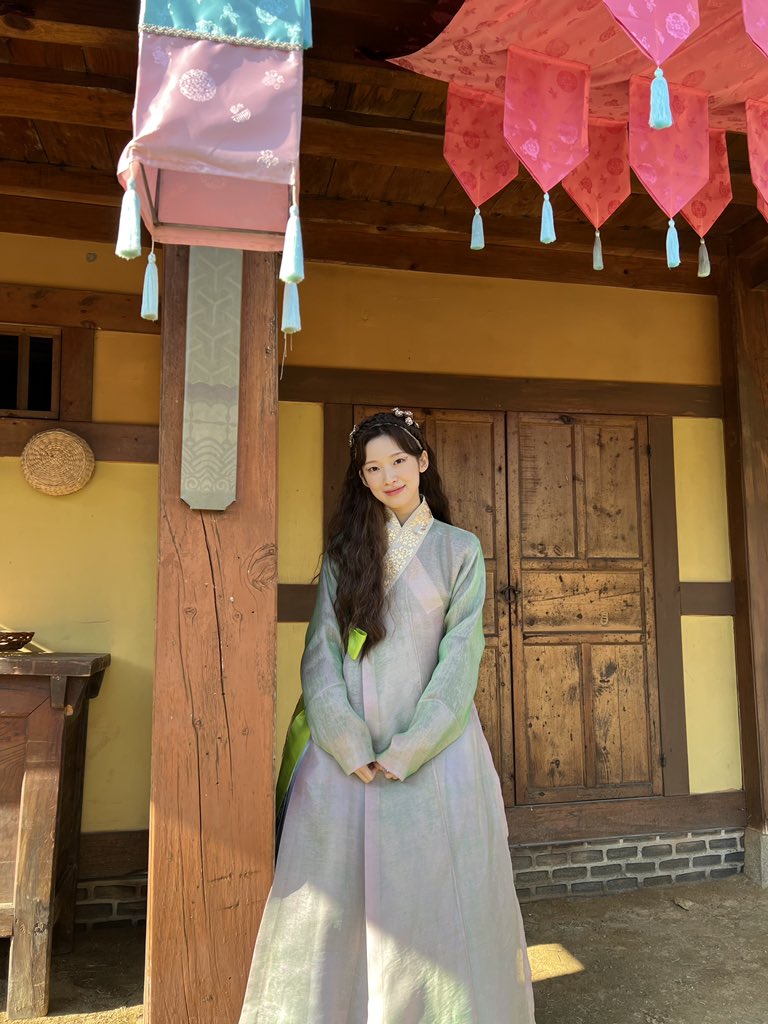 8_OHMYGIRL's tweet photo. [#OHMYAir] 아쉬운 일요일 밤을 달래줄 초연이 등장☺️💚 잠시 후 9시 10분, 'tvN 환혼' 에 #아린 이 출연합니다! 초연이 보면서 일요일 밤 행복하게 마무리하세요✨

#오마이걸 #OHMYGIRL #OMG https://t.co/niXWXUYAQs