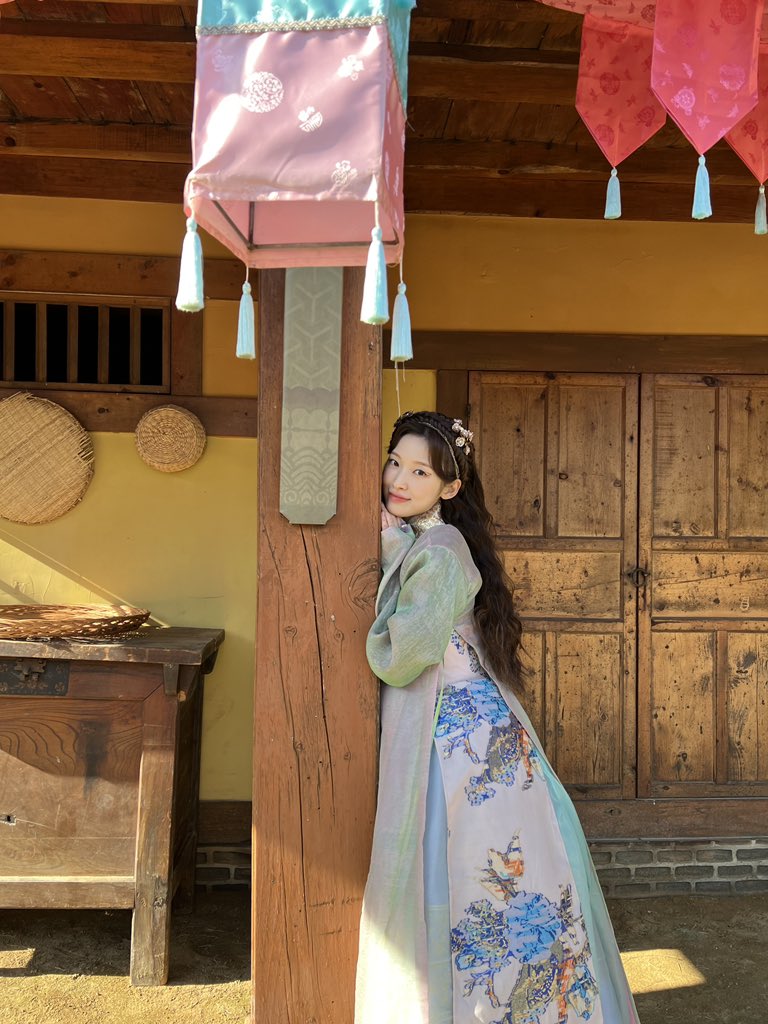 8_OHMYGIRL's tweet photo. [#OHMYAir] 아쉬운 일요일 밤을 달래줄 초연이 등장☺️💚 잠시 후 9시 10분, 'tvN 환혼' 에 #아린 이 출연합니다! 초연이 보면서 일요일 밤 행복하게 마무리하세요✨

#오마이걸 #OHMYGIRL #OMG https://t.co/niXWXUYAQs