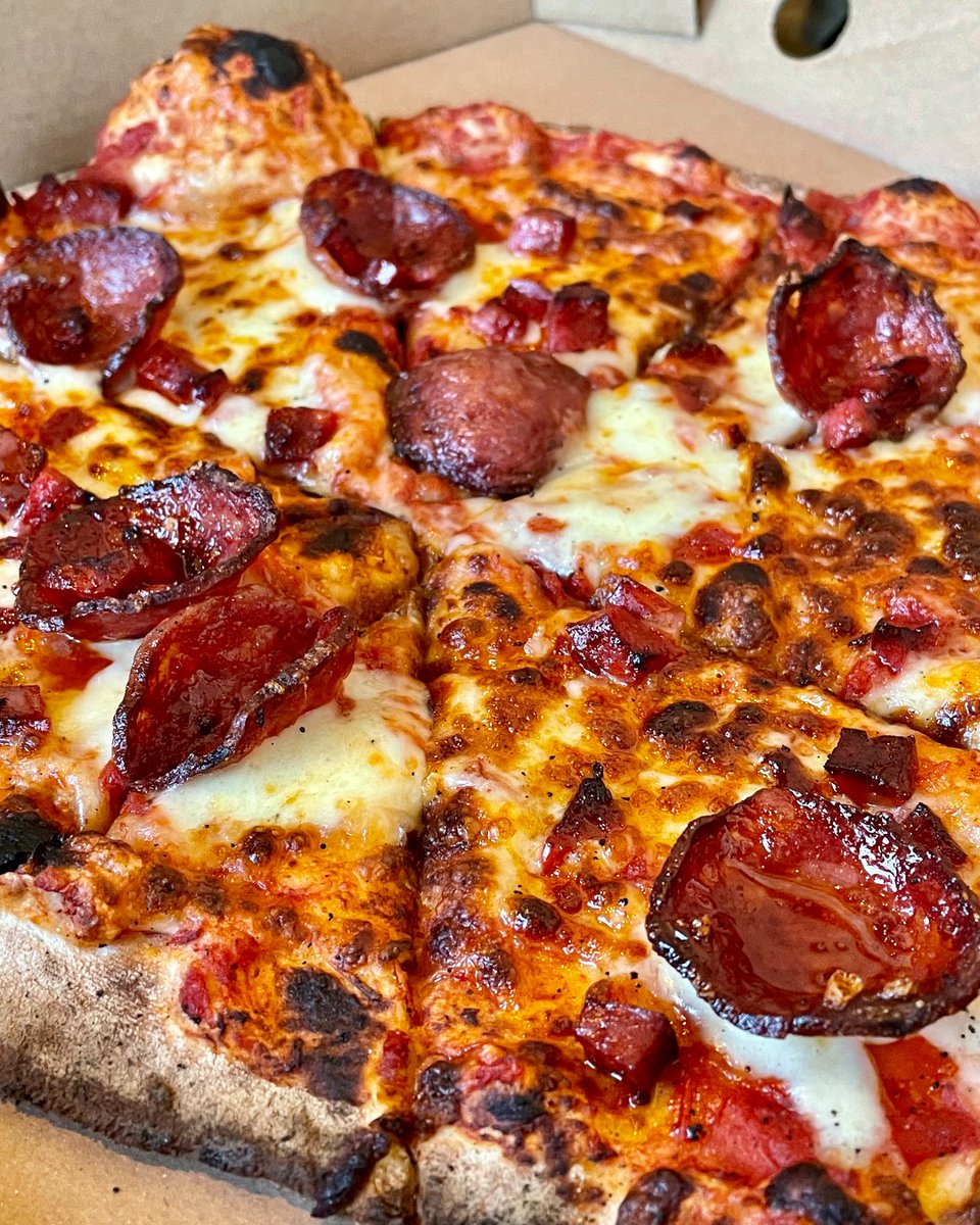 Pizza by the lake, pop down to our Alfresco dining and sample for yourself, you won't be disappointed 🍕 

#whittleburybgp2022 #whittleburycamp #camping #britishgrandprix #britishgrandprixcamping #silverstone #bgp #bgpcamping #bgpfans #camp #beertent #bgp2022 #formula1 #F1