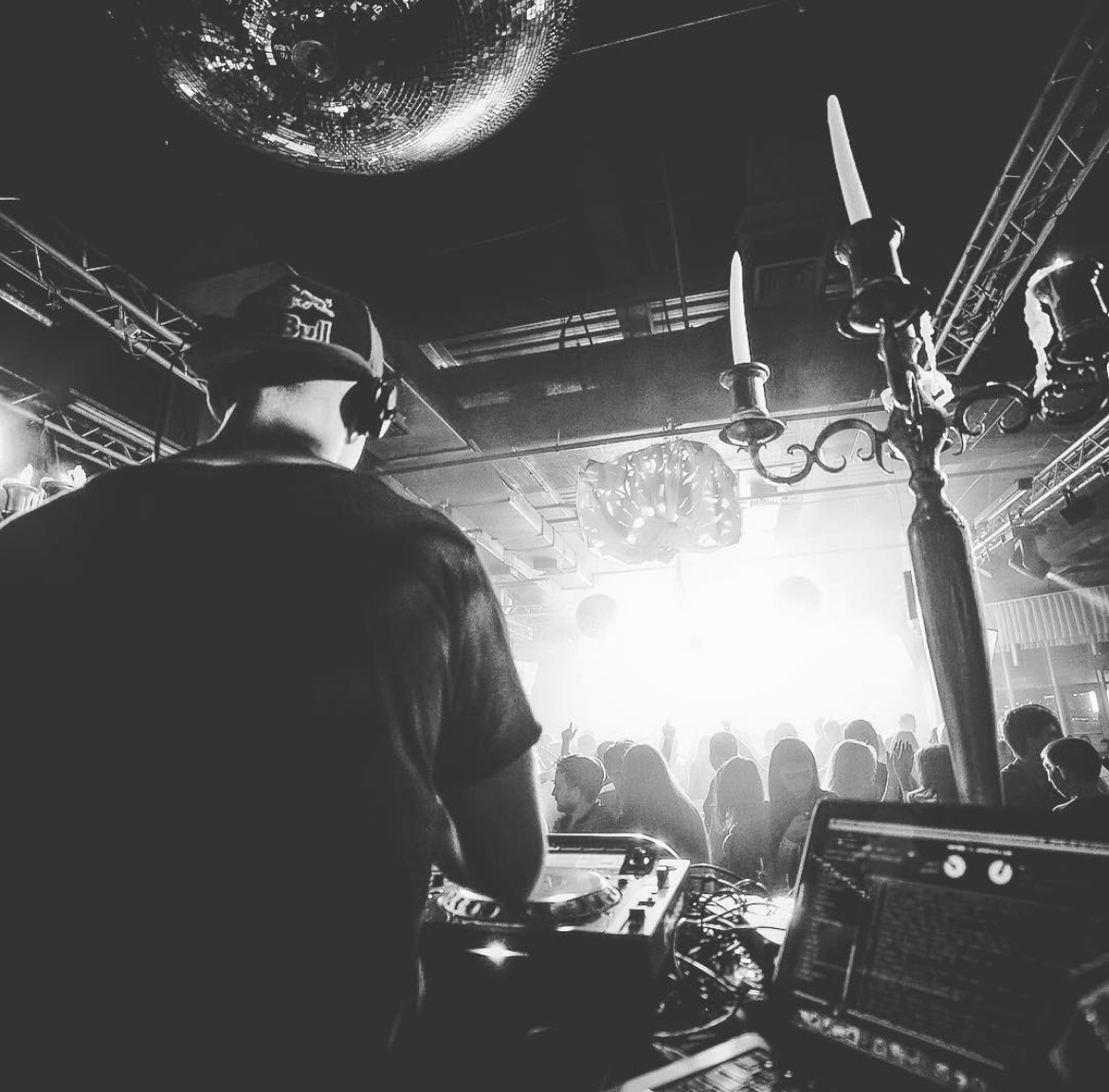 DRESSCODETW's tweet photo. The lights, the people, the music, the vibe https://t.co/Av25vKVxbA