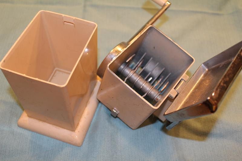 atticesoterica's tweet photo. Vintage Wall Mountable Ice Chopper Cocktail Bar Tending Barware Kitchen Utensil https://t.co/oE95JDaARQ #Antiques #Etsy #AtticEsoterica #Curios #Vintage #BestOffer #Collectibles #IceChipper https://t.co/25cpVhNNny