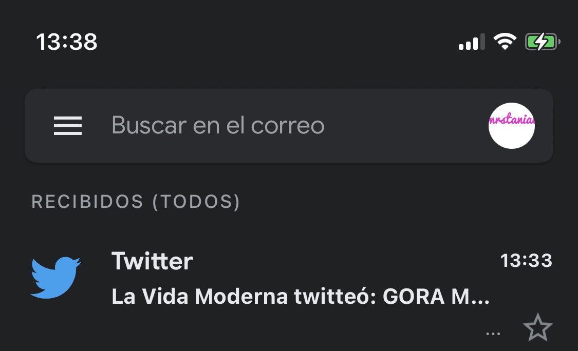 Gmail ha jugado con mis ilusiones <a href="/vidamoderna/">La Vida Moderna</a> y casi me da un infarto… 

Vivo para que <a href="/a_pinacho/">Álex Pinacho</a> tuitee y explotemos de felicidad.