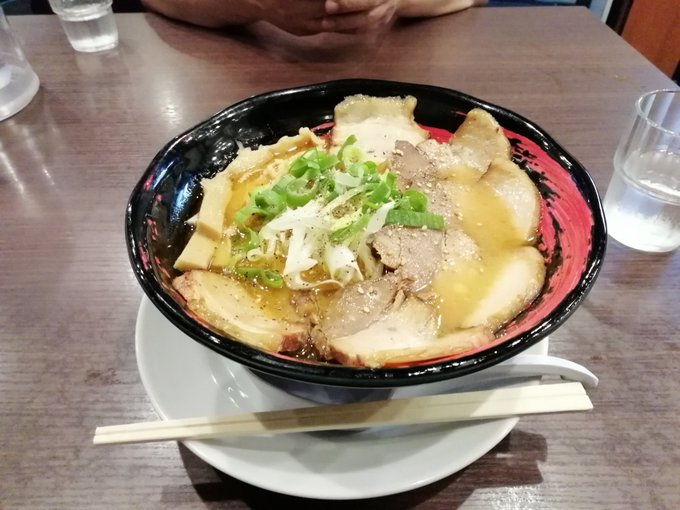 夜になってちょっとばかり涼しくなった途端にラーメンを食べに行く私。ちなみに私はソーメンは苦手だ。出りゃあ食べるけど。 