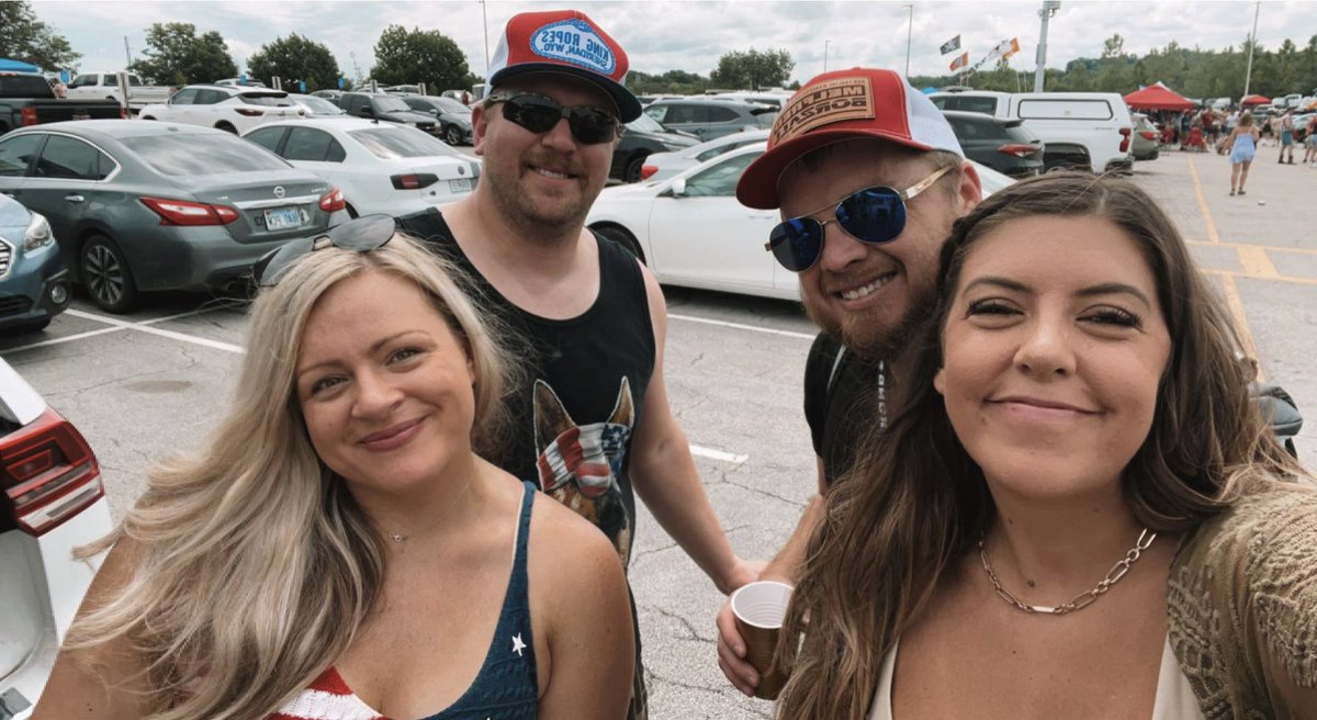 megansmelody's tweet photo. KC in KC! ♥️ #HereAndNowTour https://t.co/RUEhSRNCyo