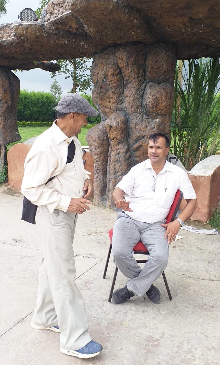 बॅाकेका पुराना बामपन्थी नेता दीवाकर शर्मा सगं राजनैतिक गफमा जिस्कदै
