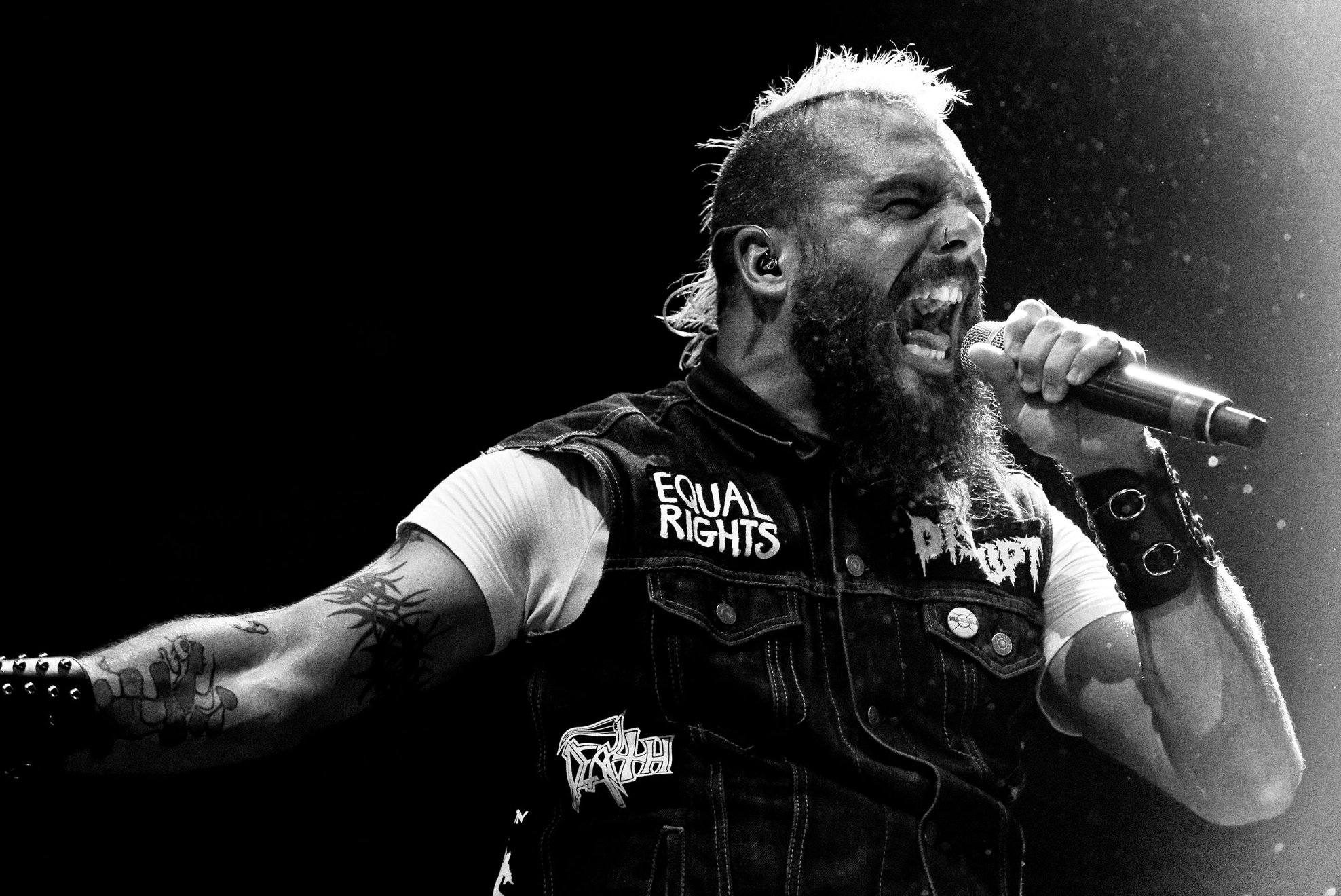  Happy birthday, Jesse Leach!

What\s your favorite Killswitch Engage song he sings on? : 
