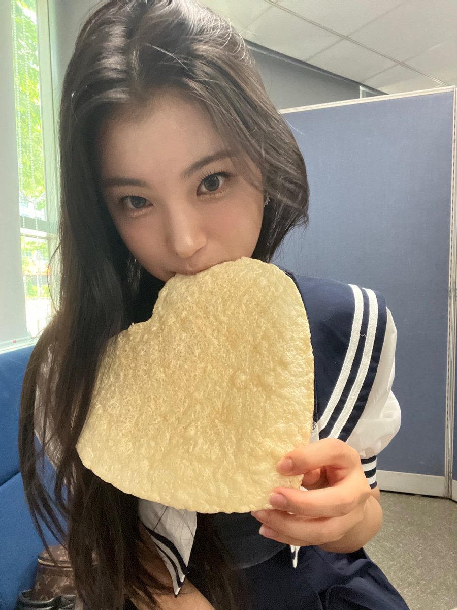 오늘도 윌링사랑 냠냠❤️🫶 칠린이들도 우리 윌링이들한테 사랑 많이 줄게요❤️ 오늘도 함께해줘서 너무 고마워요🐰 

#ICHILLIN #아이칠린 #YEJU #예주