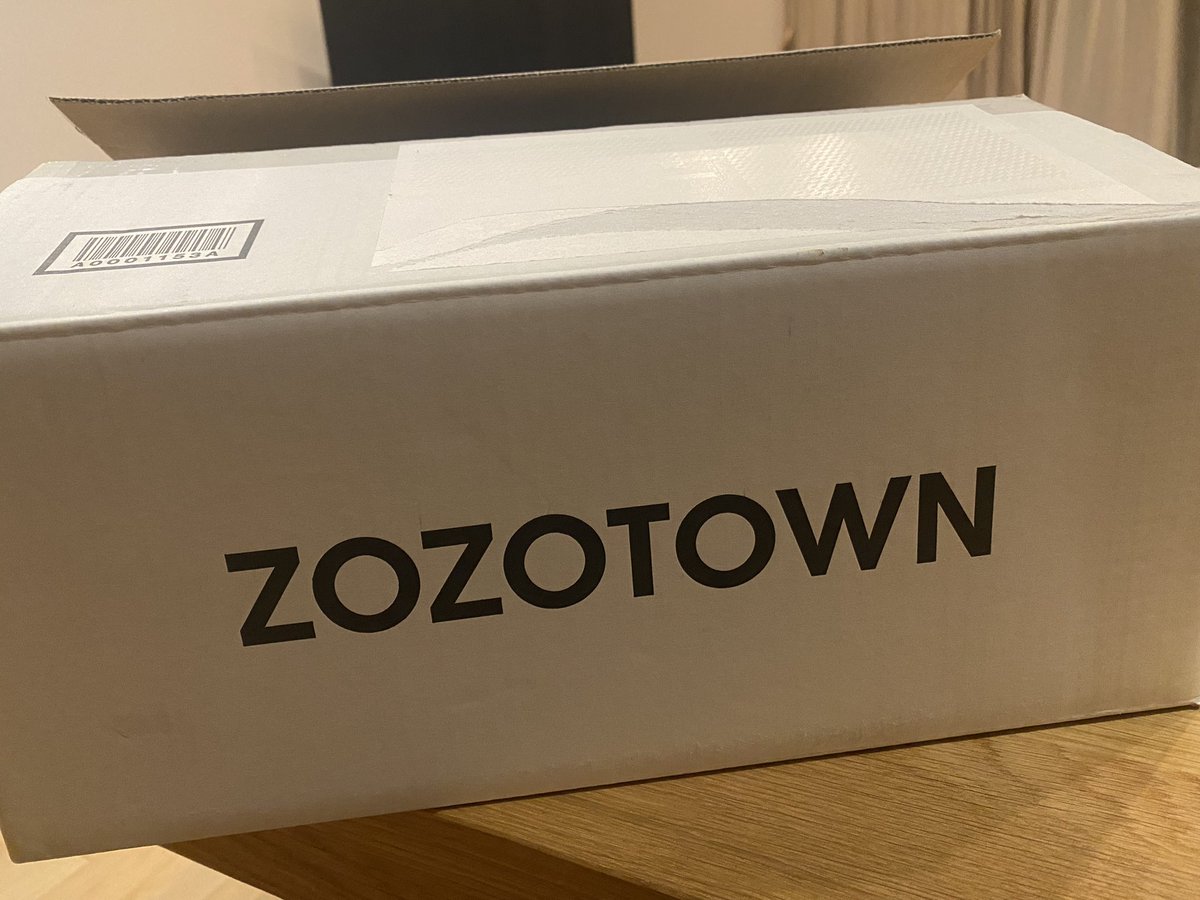 mgr4610's tweet photo. 初めて見た白箱！
注文したらみんなに届くのかな？今。
とりあえず、10名様なんて当たらないけど、一応投稿しておこう。
#ZOZOSALE箱CP https://t.co/qT9qlfBQug