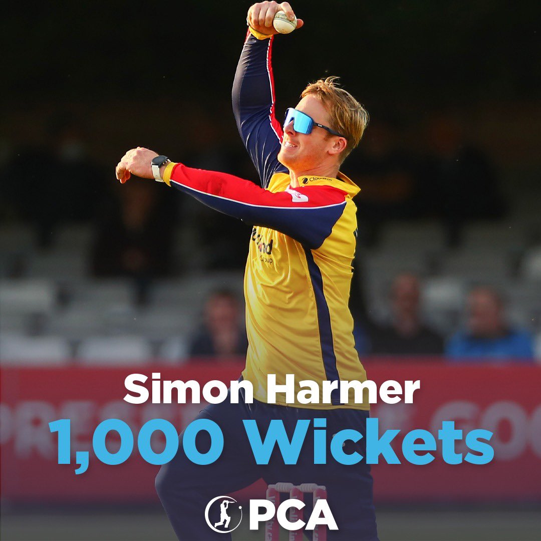 PCA's tweet photo. 🤩 This is special, Simon Harmer brought up wicket number 1️⃣,0️⃣0️⃣0️⃣ last night!

🔴 7️⃣8️⃣3️⃣ First-Class
⚪️ 9️⃣6️⃣ List A
🚀 1️⃣2️⃣1️⃣ T20

Not bad from just 4️⃣1️⃣1️⃣ professional games!

Just the 6️⃣th active player to hit the milestone. Well played, @Simon_Harmer_!

#Blast22 https://t.co/5CLJvkpKpx