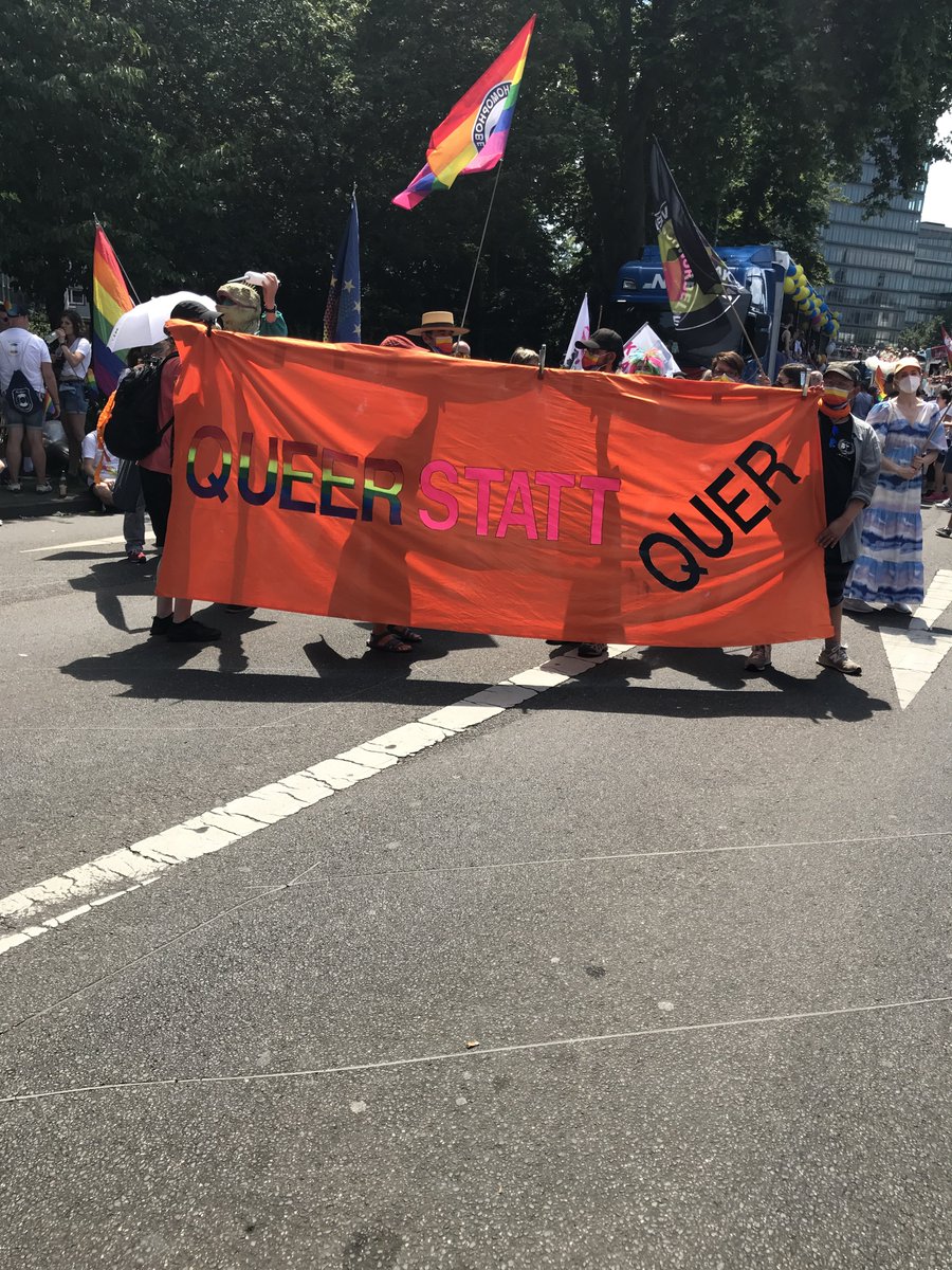 LoveGuerillero's tweet photo. 🖤❤️🌈 #csdkoeln #Köln #k0307 #Schwurbelwatch #NachDenRechten sehen @watchingyou81 @yoga_and_more @AntifascistaBRS @KolnOmas @rosa11000fahnen @reclaimrosalux1 https://t.co/pecKFkQOdK