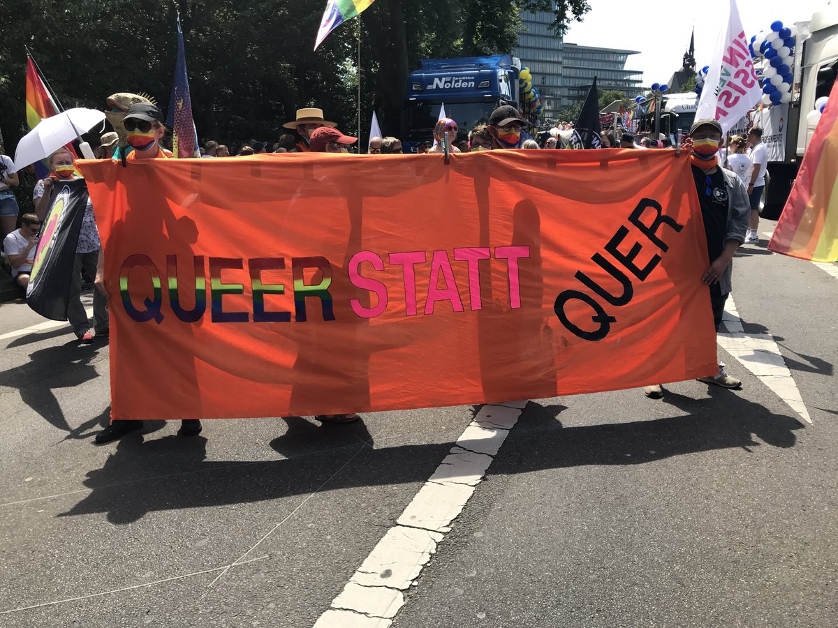 LoveGuerillero's tweet photo. 🖤❤️🌈 #csdkoeln #Köln #k0307 #Schwurbelwatch #NachDenRechten sehen @watchingyou81 @yoga_and_more @AntifascistaBRS @KolnOmas @rosa11000fahnen @reclaimrosalux1 https://t.co/pecKFkQOdK