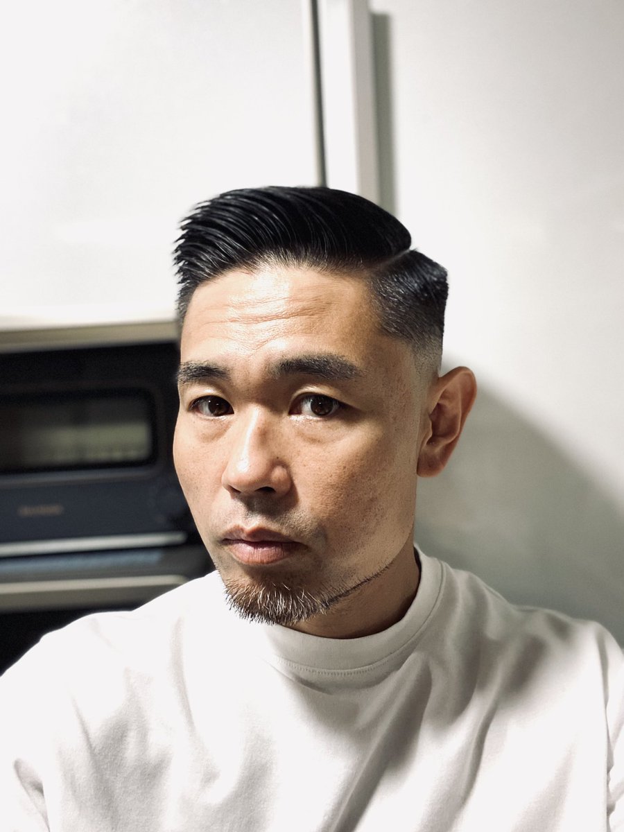 散髪して来た。 お店でセットしてもらうとばっちり決まる。自分でも