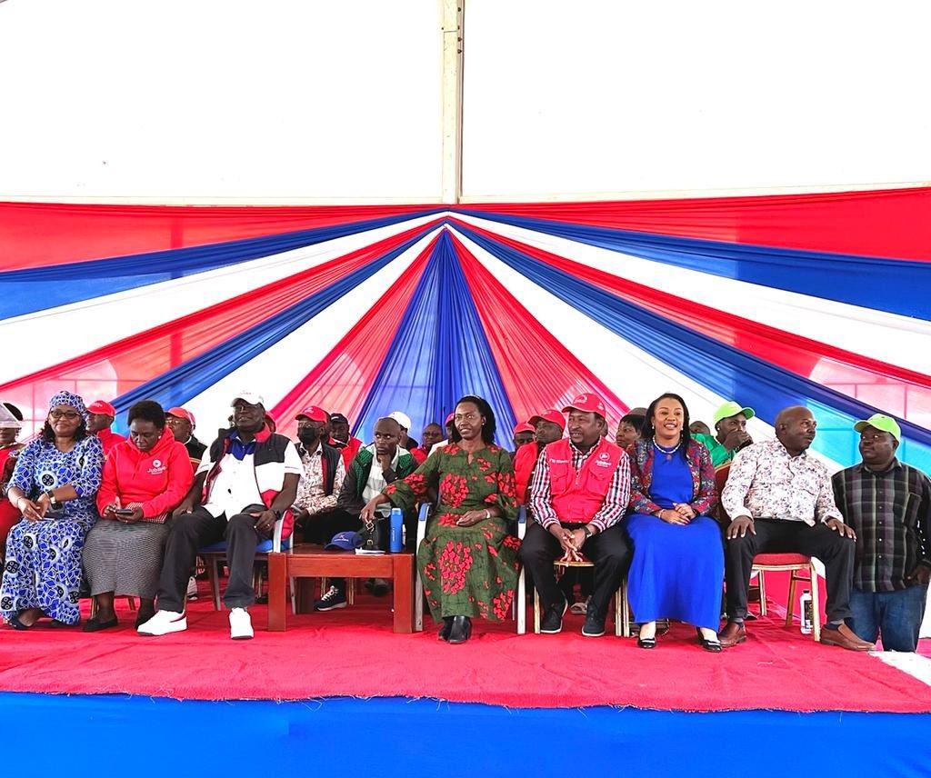 DonaldBKipkorir's tweet image. Before Martha Karua was nominated Baba’s DP, uda was using women in its rallies to twerk, dance &amp;amp; to abuse uda opponents with sex expletives … Martha has brought back maternal decency, maturity &amp;amp; issues. Women are part of AZIMIO. In uda, women are photo props only.