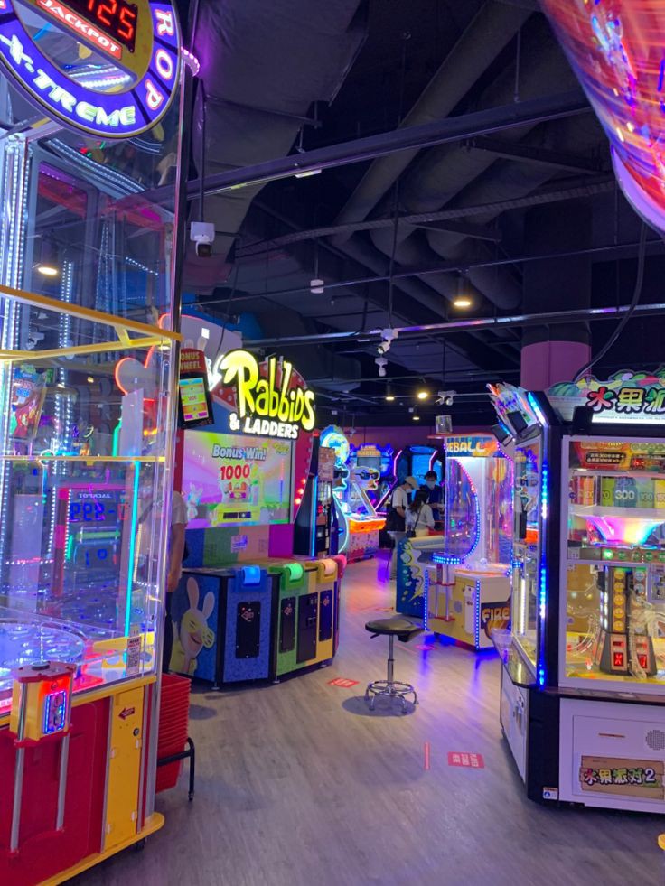 gonna blast and raid this arcade, one huge packet of tokens are enough to try all the fun machines here. sunday is an arcade funday.