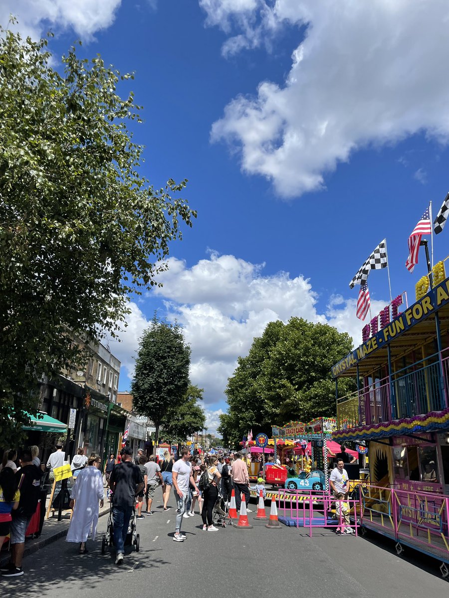 😎Sunday vibes <a href="/TheCallyFest/">The Cally Festival</a>
All day today!

🎏Come join the family fun and performances on the street of Caledonian Road 

Check out this jamm pack programme thecallyfestival.co.uk/programme

 #callyfestival2022 #islington