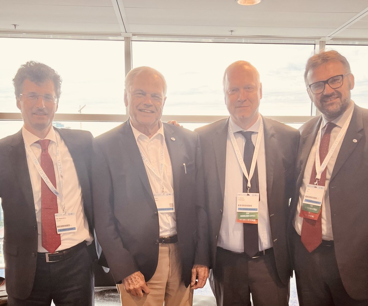 GBonkat's tweet photo. Heavy weight meeting of urological infections experts during #EAU22 . We had a great time! 😎🙋♂️😘 #ESIU #eauguidelines https://t.co/P0PrAzmWFT