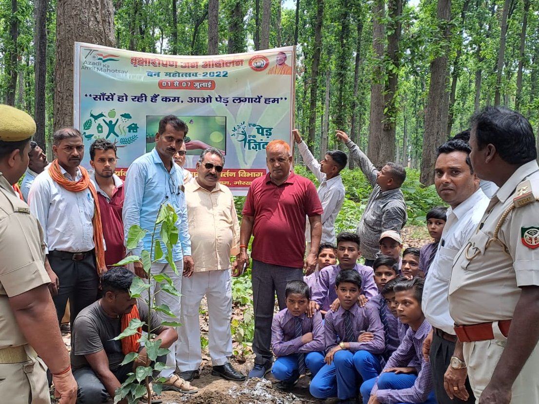 GorakhpurD's tweet photo. Plantation drive 2022
In Campierganj Range of Gorakhpur Forest Division Plantation is done along with Students and School Management.
#Azadi_ka_AmritMohotsava #Gorakhpur_Division #Future_Of_This_Planet_Is_Either_Green_Or_Not_at_all #Better_Future. https://t.co/B3bYoNzpxB