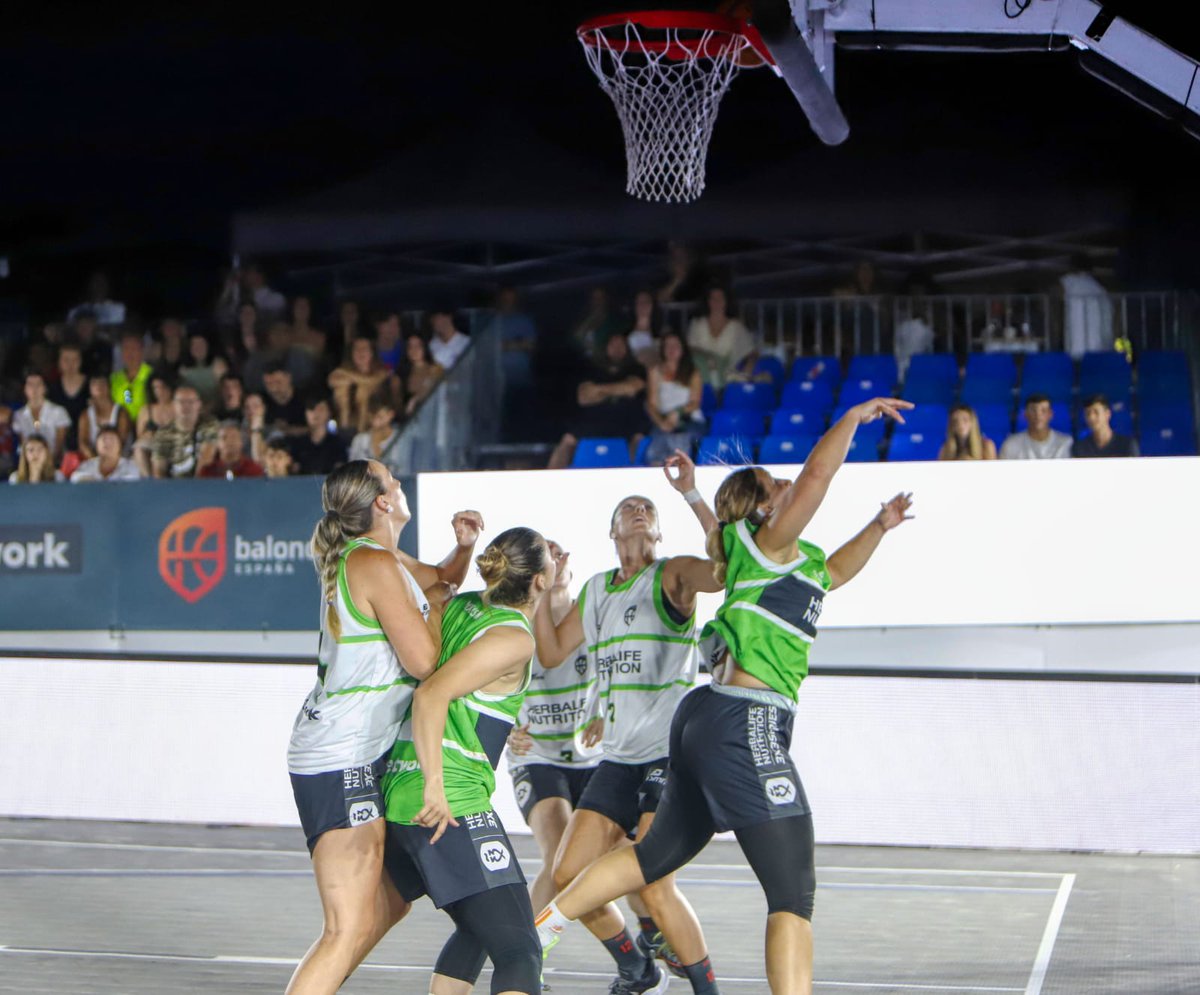 🏆 Cerramos un fin de semana de escándalo

👉 Categoría femenina
🥇 <a href="/Azuqueca3x3/">Azuqueca 3x3</a> 
🥈 <a href="/valenciabasket/">Valencia Basket Club</a> 

👉 Categoría masculina
🥇 <a href="/BasquetGirona/">Bàsquet Girona</a> 
🥈 <a href="/Nomadball_/">Nomadball 3x3 🏀</a> 

🤘 Gracias un año más, y a seguir con el circuito.

#herbalife3x3series