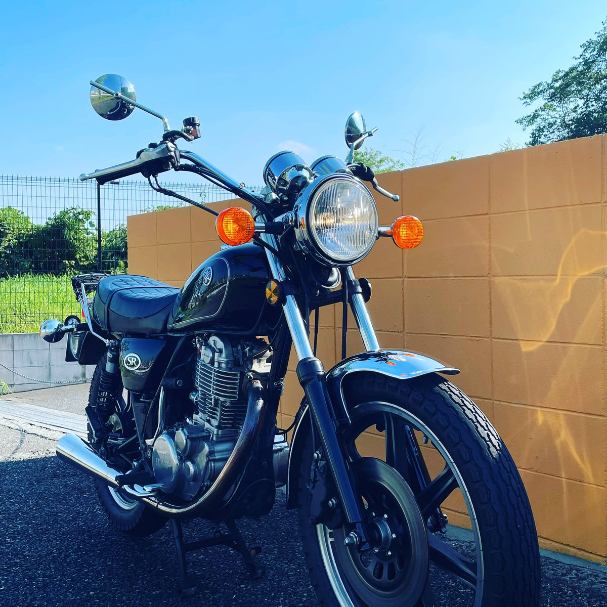 sunf39's tweet photo. 発信１１７日
真夏のSR400
その②

#sr400
#sr400fi 
#YAMAHA
#バイク好きな人と繋がりたい
#バイクすきな人と繋がりたい 
#ブログ初心者 https://t.co/sm1WDYlob8