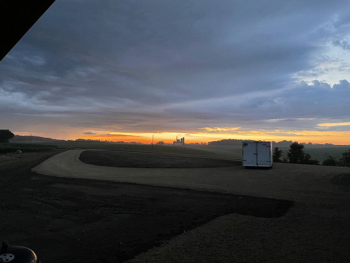 Ders_5's tweet photo. @SchroederFarms2 @Deere_Salesman @SchroederFarms2 lookin good this morning! https://t.co/7xVheKByWu