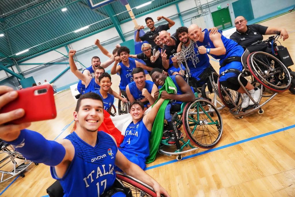 💥 #EPYG2022 Un grandissimo oro per la nazionale italiana di basket in carrozzina che supera l'Olanda in finale per 45-41. Che spettacolo ragazzi. Applausi per voi! @epyg2022 🥇🇮🇹🇮🇹