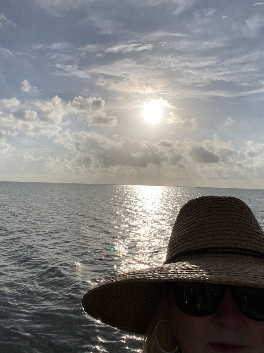 rnrautoglass's tweet photo. Happy Sunday! #mychurch #cmonfish #bestlife https://t.co/ID8fbJjAn8