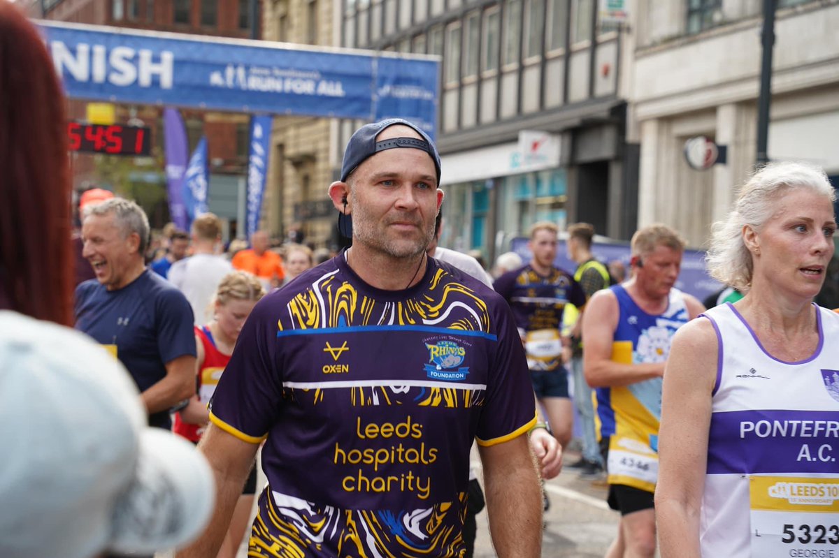 Leeds Rhinos coach Rohan Smith taking part in the #Leeds10k & #RunWithTheRhinos👏👏👏👏

He’s not been at Leeds Rhinos long but he’s said from the start he wants to embed himself in the Leeds Rhinos and that includes throwing himself into events like this!