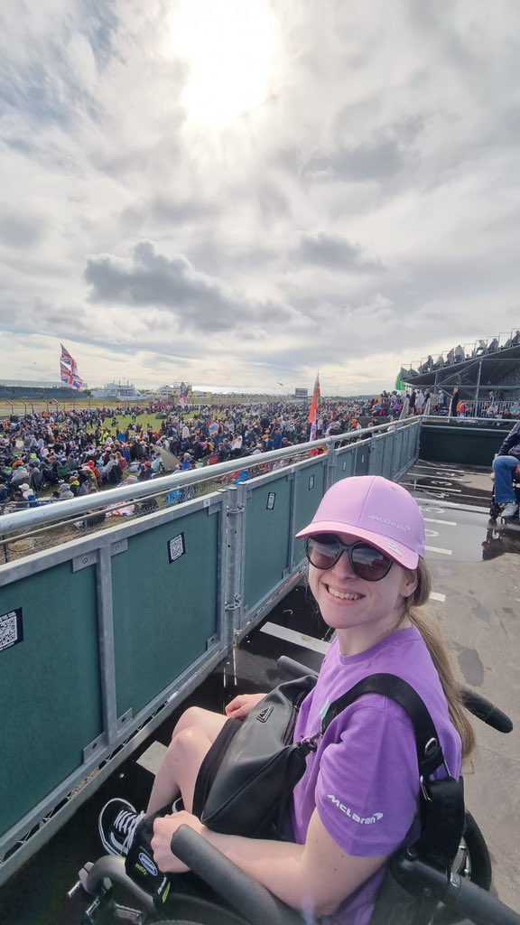 CaitAFulton's tweet image. 🥳 Balloon day &amp;amp; race day?! Best day!! Pinch me that I’m actually here?! Best of luck @McLarenF1 🏎

#BritishGP #Silverstone #tracktv
