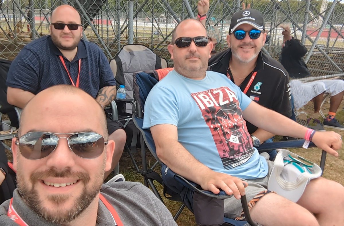 MrAWitheyman's tweet photo. #tracktv @SilverstoneUK #blaggingit #staff https://t.co/KJxrELRkZS