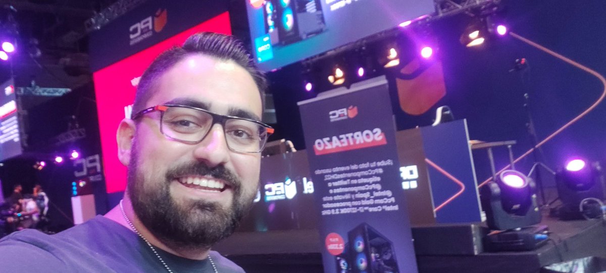 JD_Gaming1's tweet photo. #PcComponentesDH22 disfrutando de la dh22 @pccomponentes @Intel_Spain https://t.co/qn9mbasLz4