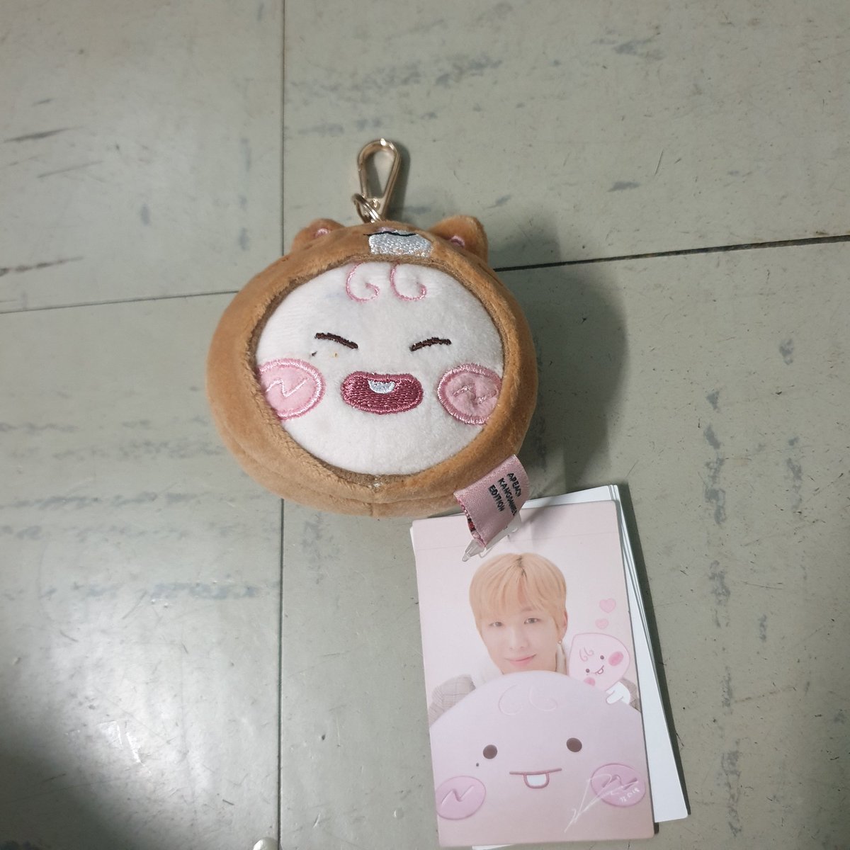 BArmythailand's tweet photo. (SALE)  ราคา 200 ค่าส่ง 40/60
📢 ของพร้อมส่ง สนใจเดมมานะคะ

#ตลาดนัดบังทัน #ตลาดนัดรถไฟบังทัน #ตลาดนัดรวมด้อม #ตลาดนัดBTS #ตลาดนัดคังแดเนียล #ตลาดนัดWANNAONE https://t.co/vcMMfpqq8G