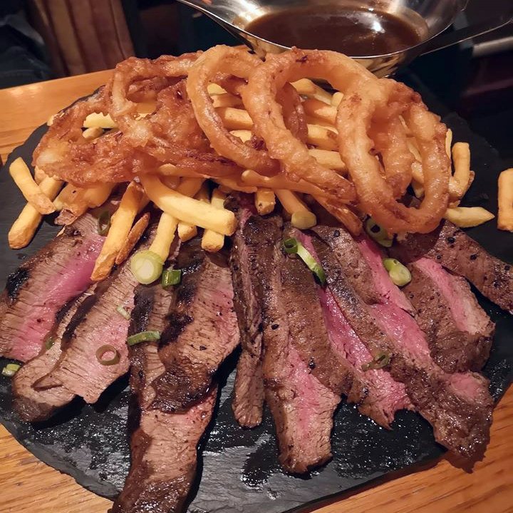 𝗧𝗵𝗲𝗻𝗴𝗮’𝘀 𝗧𝗵𝘂𝗿𝘀𝗱𝗮𝘆 𝗧𝗵𝗮𝗻𝗴... It's the legendary sharing steak platter with a bottle of wine! 

⭐ Grab this for £40
⭐ Or upgrade with crevettes for £45
⭐ Or choose veggie for £20