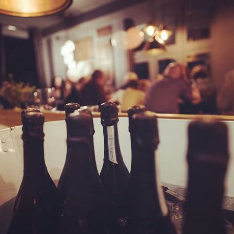 𝐖𝐇𝐎 𝐖𝐀𝐍𝐓𝐒 𝐀 𝐂𝐎𝐌𝐏𝐋𝐈𝐌𝐄𝐍𝐓𝐀𝐑𝐘 𝐆𝐋𝐀𝐒𝐒 𝐎𝐅 𝐏𝐑𝐎𝐒𝐄𝐂𝐂𝐎 𝐁𝐄𝐅𝐎𝐑𝐄 𝐑𝐀𝐂𝐄𝐒? 

You do, you legend. Alls you gotta do is book a brunch with us and you're sorted!