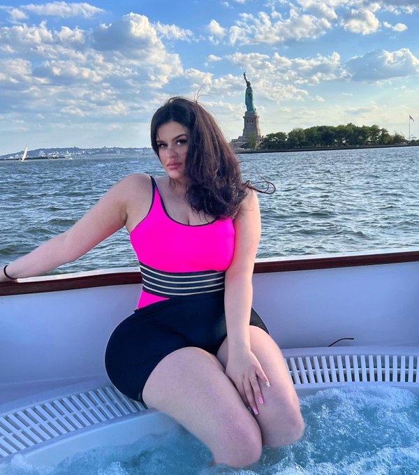 One time for the Birthday B!tch ♋️💝 https://t.co/UZsL1i9lrc<a href="/tag/thick"class="tags"><span>#thick</span></a><a href="/tag/breedme"class="tags"><span>#breedme</span></a>