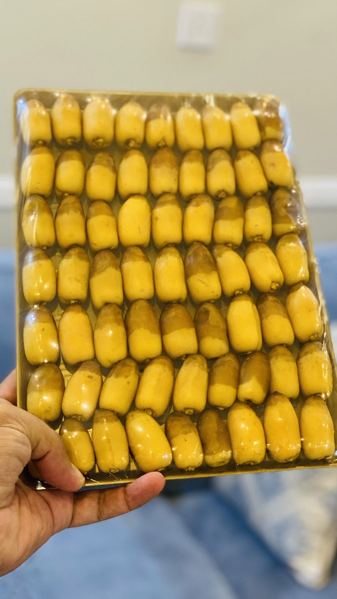 وَهُزِّي إِلَيْكِ بِجِذْعِ النَّخْلَةِ تُسَاقِطْ عَلَيْكِ رُطَبًا جَنِيًّا (25).) الآن موسم الرطب الجميل