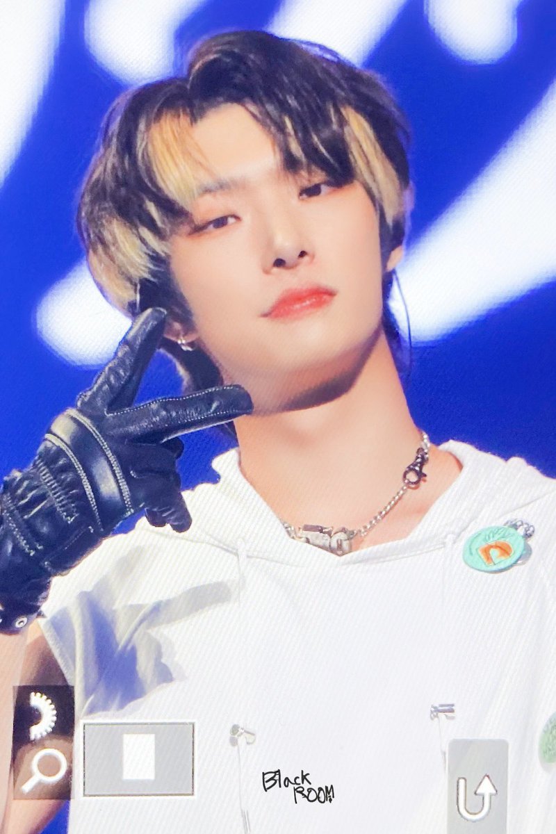 220703

오랜만이에오 

#에이티즈 #ATEEZ #송민기 #민기 #MINGI