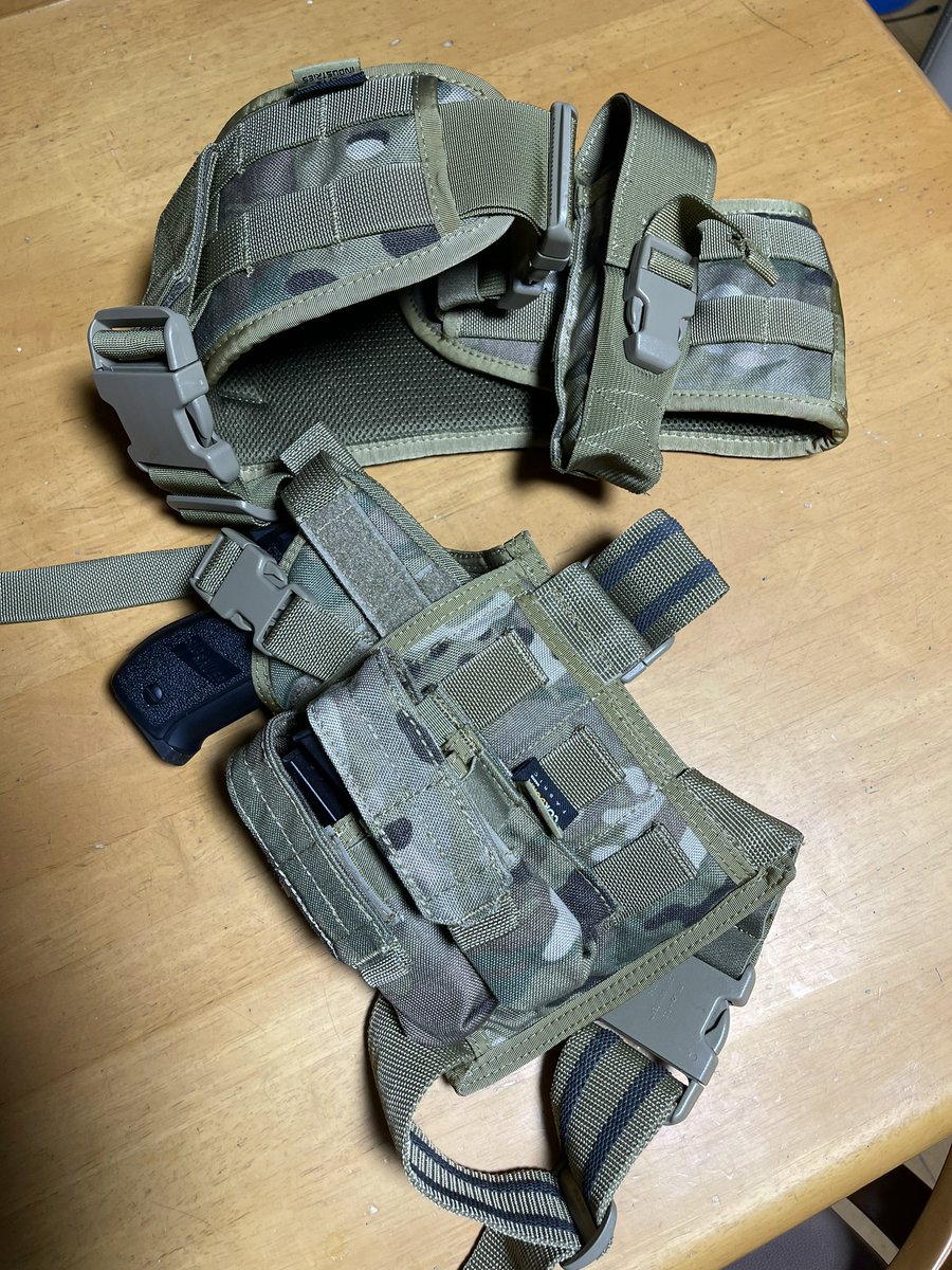 LEDDragon2's tweet photo. FLYYEのベルトとレッグホルスター、10年前に買ったは良いけど使いがって悪くてハンドガン戦の1日しか使って無い! 笑
マグポーチとサプレッサー入れるポーチ付けてます。
#FLYYE
#レッグホルスター
#サバゲー https://t.co/eFn8KMVCr3