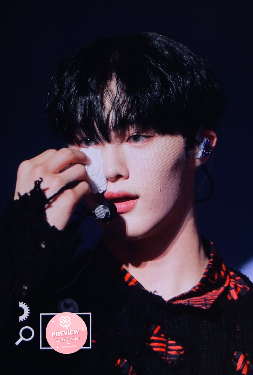 220703 유니콘

땀 흘리는거
세계에서 제일 아름다운 사람 1위

#현석 #윤현석 #HYUNSUK #CIX