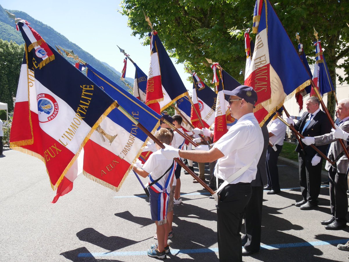93eRAM's tweet image. Il y a 82 ans à Voreppe, les canons des artilleurs de montagne stoppèrent une panzer division, évitant à Grenoble l’outrage d’une conquête par les nazis, et confirmant l’invincibilité de l’armée des Alpes. Honneur à nos Anciens et à leur courage. De roc et de feu ! #93ram
