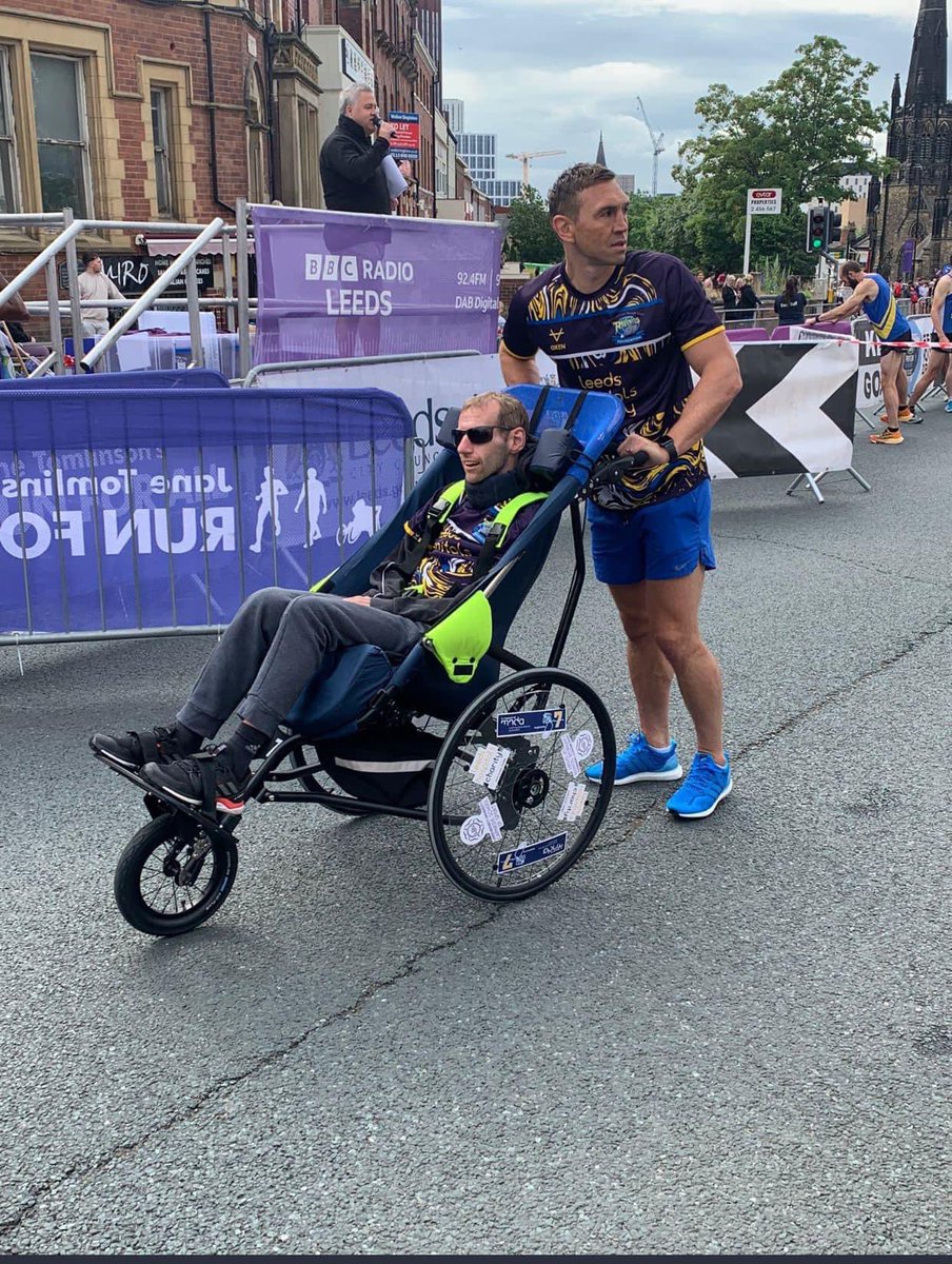 What a friendship❤️❤️ #RunWithTheRhinos #Leeds10K