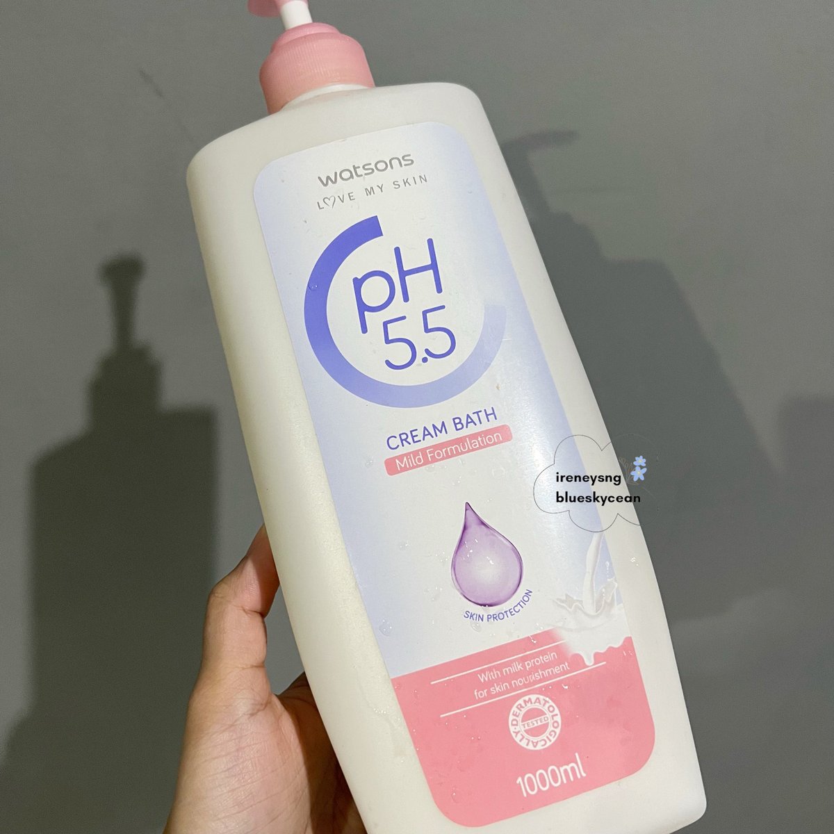 blueskycean's tweet photo. Mau racunin body wash wangi bayiii👶

Aku beli waktu promo jadi 50rb udah dapat 1000ml😍

Pas awal pakai, agak kaget kayak pernah cium wanginya apaa tapi lupa.
Ternyata mirippp wangi bayi dongg🥹 https://t.co/JCFbnaTm4L