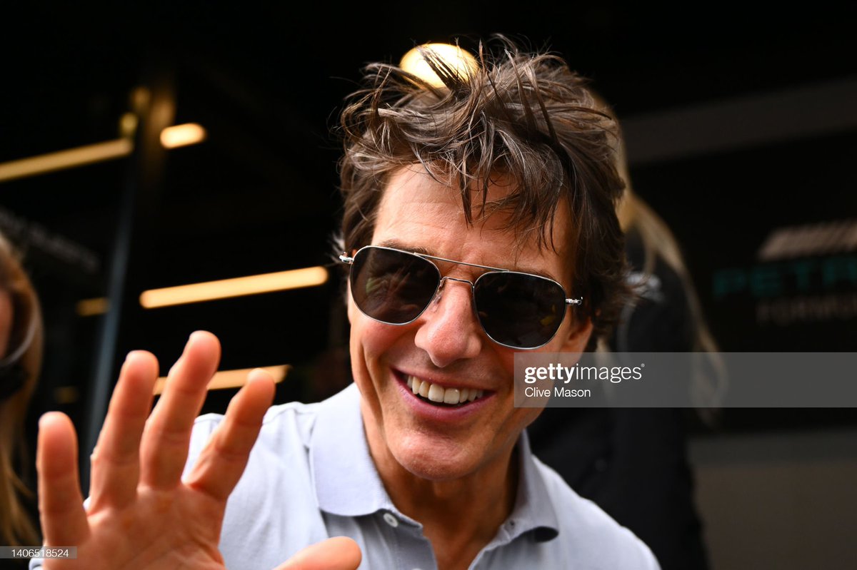 TomCruiseNavy's tweet image. No, you’re too cute 
#tomcruise #freetom
