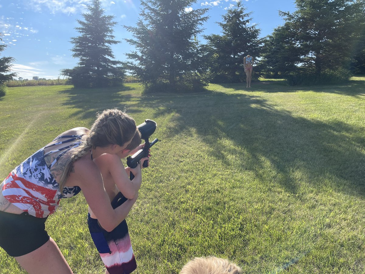 DanetteChilds's tweet photo. Annual 4th of July shenanigans at the farm! Always a good time 😃 https://t.co/VQf0E02oMV