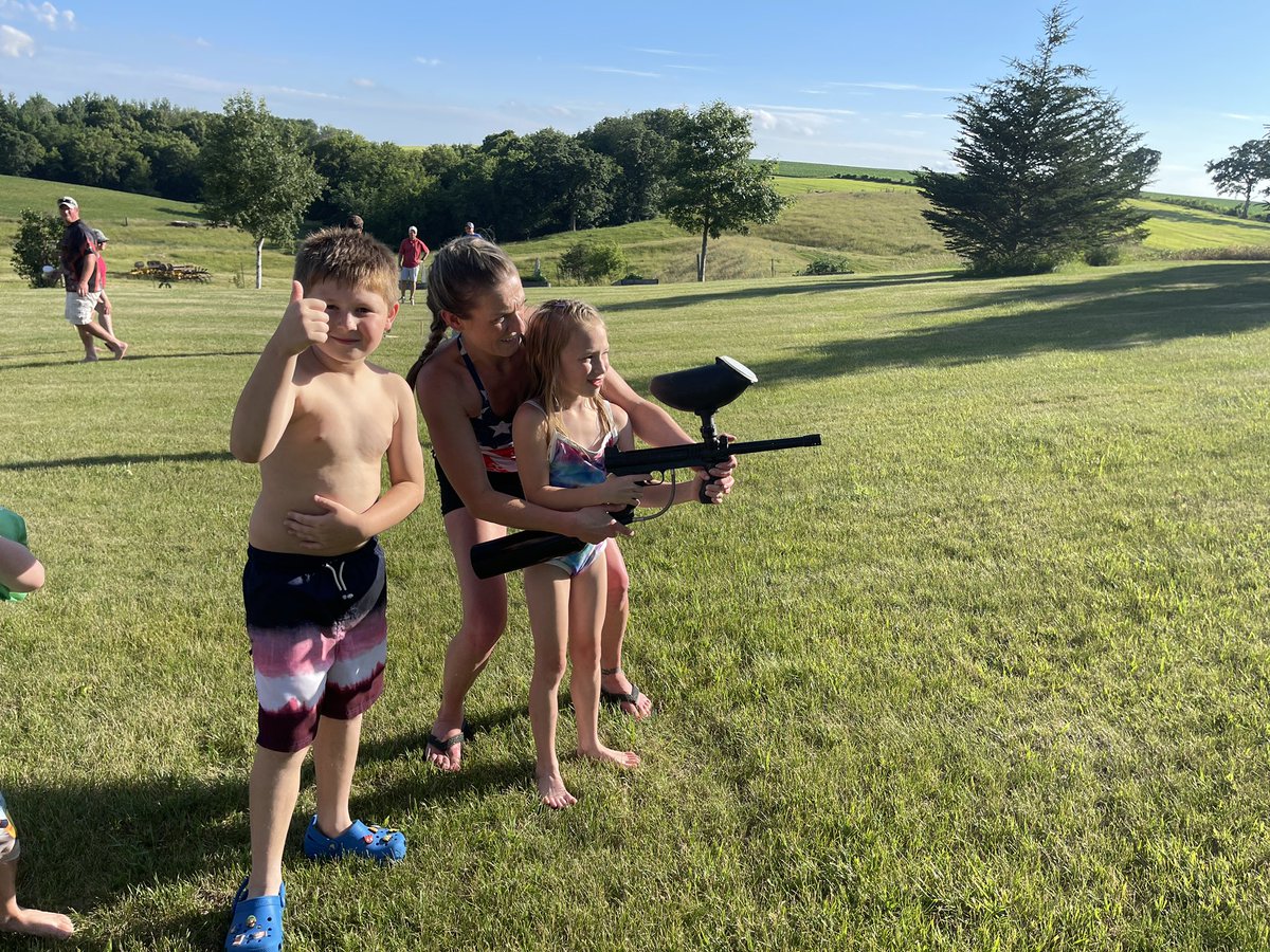 DanetteChilds's tweet photo. Annual 4th of July shenanigans at the farm! Always a good time 😃 https://t.co/VQf0E02oMV