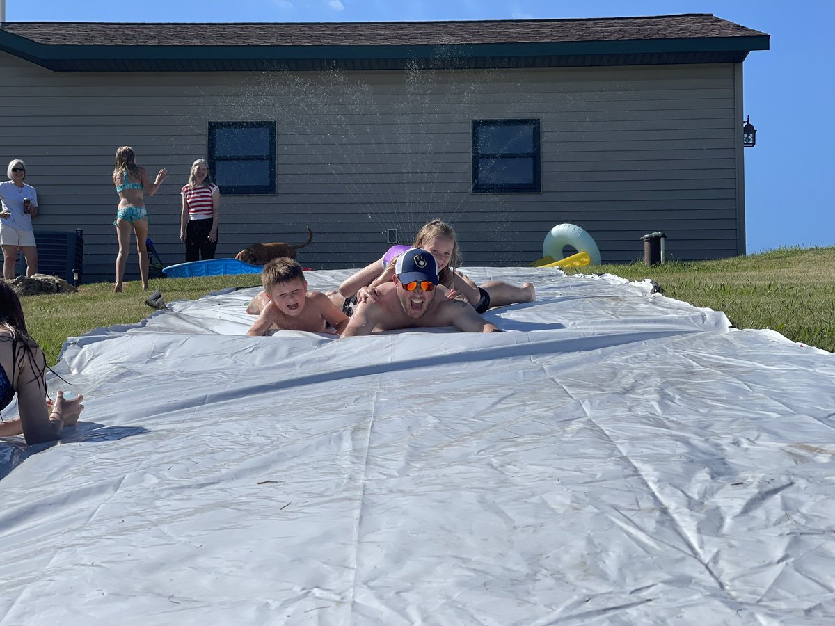DanetteChilds's tweet photo. Annual 4th of July shenanigans at the farm! Always a good time 😃 https://t.co/VQf0E02oMV
