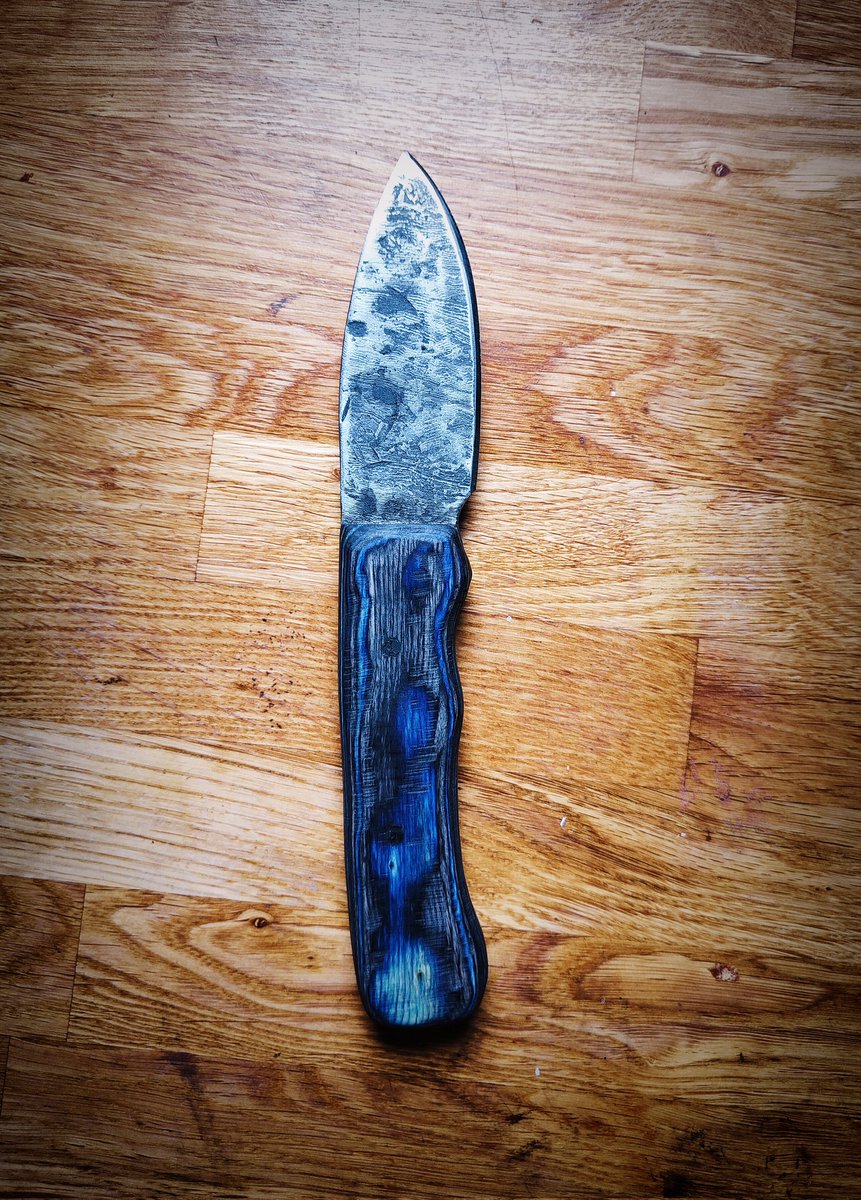 SmithySmiling's tweet photo. My latest commission is complete...
I'm really happy with this blade 😁
I hope the costumer is aswell 😁👍
🔥⚒️😁
#blacksmith #bladesmith #handforged #handforgedknife #handforgedblade #damascussteel #damascusknife #damascusknives https://t.co/5p23SpgZyT