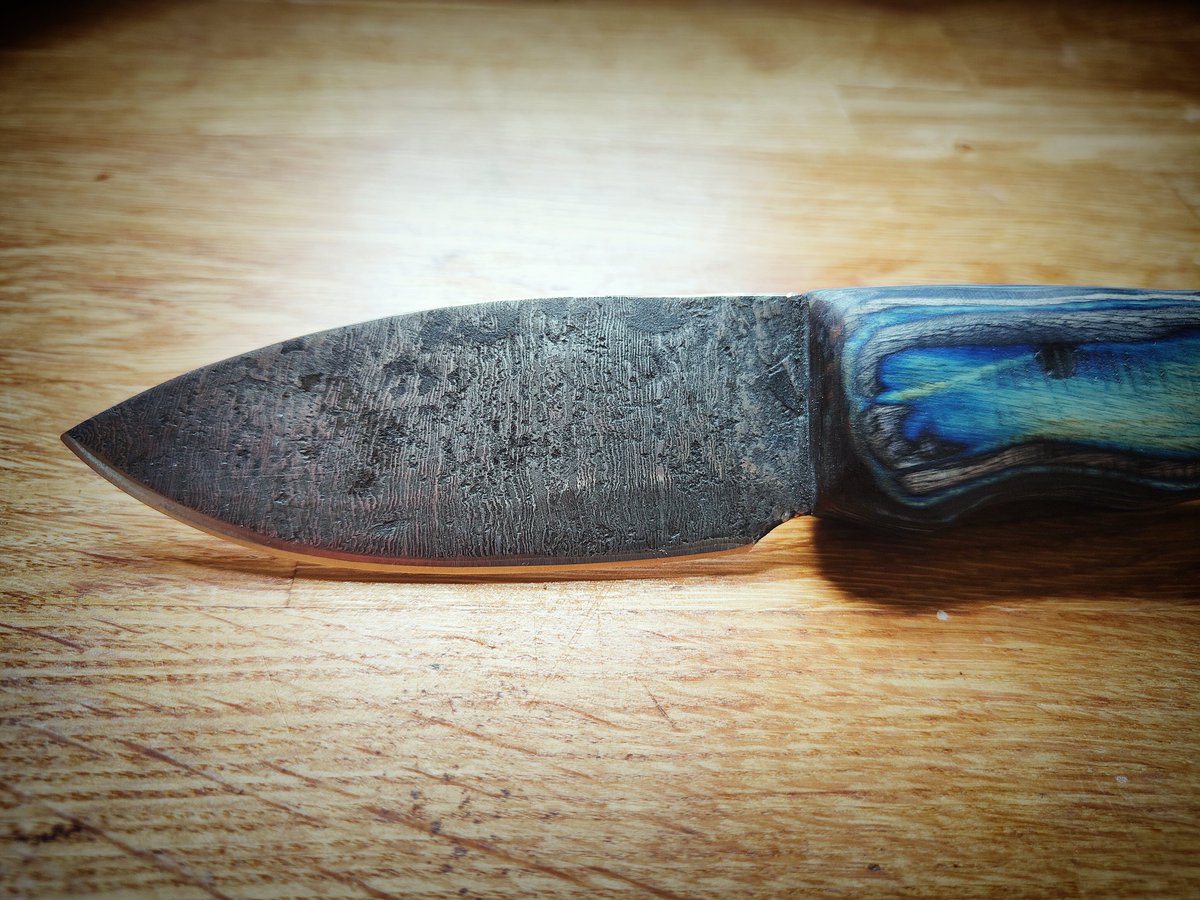 SmithySmiling's tweet photo. My latest commission is complete...
I'm really happy with this blade 😁
I hope the costumer is aswell 😁👍
🔥⚒️😁
#blacksmith #bladesmith #handforged #handforgedknife #handforgedblade #damascussteel #damascusknife #damascusknives https://t.co/5p23SpgZyT