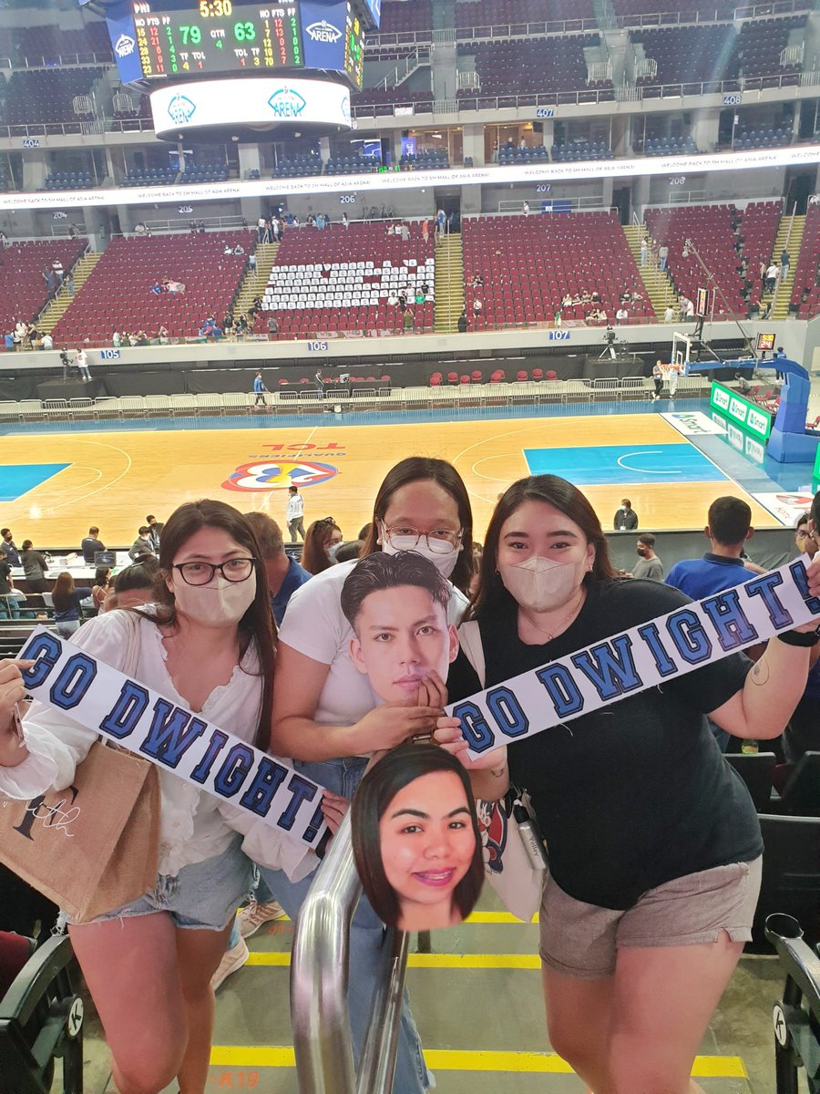 kkdwightfam's tweet photo. Yay! KKDwight Admins present at today's game 🥰 https://t.co/vqdvwZMisj
